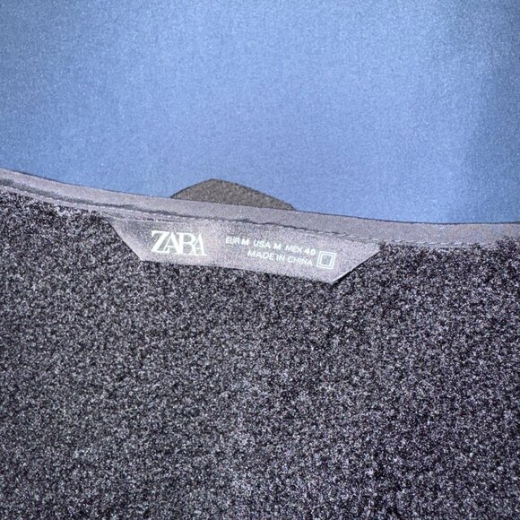 ZARA - Men's Puffer Vest - Picture 3 of 5